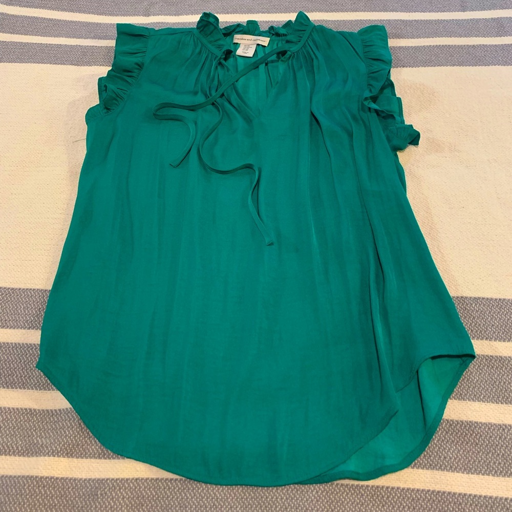 Women’s green mini ruffle sleeve blouse. Loose fit.